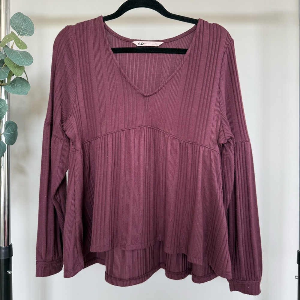 SO Women's Ribbed V-Neck Blouse - Plum
